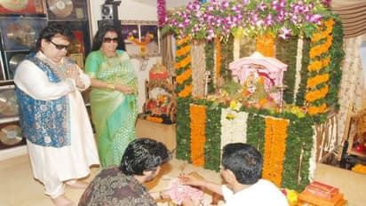 3.5 Cr. का बंगला और गैराज में ऑडी-टेस्‍ला जैसी 5 कारें...जानें कितनी थी Bappi Lahiri की नेट वर्थ