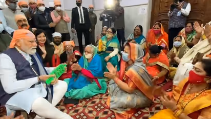 Watch: PM Modi offers prayers, takes part in kirtan on occasion of Ravidas Jayanti