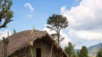 अनोखा गांव : जहां पर लोग खाते हैं एक देश में सोते हैं दूसरे देश में, जानिए क्या है वजह