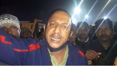 নৈহাটিতে তৃণমূল নেতাকে লক্ষ্য করে বোমাবাজি, অল্পের জন্য রক্ষা