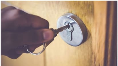 ജോലി വാഗ്ദാനം ചെയ്ത് കൊണ്ടുവന്ന യുവതികളെ വേശ്യാവൃത്തിക്ക് നിര്ബന്ധിച്ചു; മൂന്ന് പ്രവാസികള് ജയിലിലായി