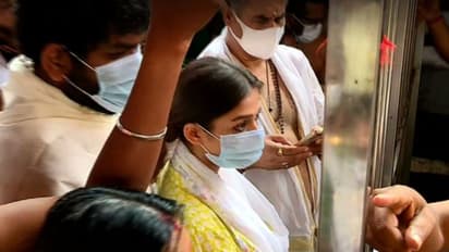 Nayanthara visits Chottanikkara temple : വിഘ്‍നേശ് ശിവനും നയൻതാരയും ചോറ്റാനിക്കരയില്‍ മകം തൊഴാനെത്തി- വീഡിയോ