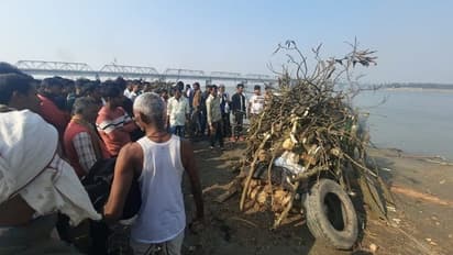 कुशीनगर हादसा: नौरंगिया के युवा और बुजुर्ग बोले- आज तक नहीं देखी थी ऐसी खौफनाक रात और एक साथ जलती 13 चिताएं