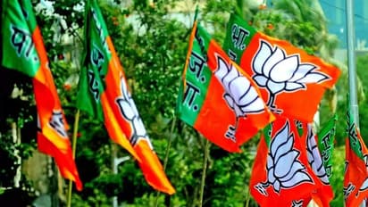 Urban Election:5 லட்சம் இன்ஜுரன்ஸ்..ஓட்டு போடுங்க..திமுகவிடமே காசோலை நீட்டிய பிஜேபி..வசமாக மாட்டிய மொமண்ட்..