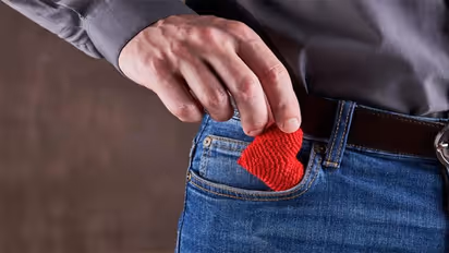 Relationship Tips: क्या है पॉकेटिंग रिलेशनशिप? जानें क्या होते है इसके फायदे और नुकसान