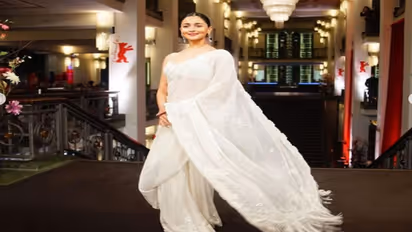 Alia Bhatt in bathtub : பாத் டப்பில் மல்லாக்கப்படுத்தபடி ஆலியா பட்.. இங்க போயா போட்டோ எடுப்பாங்க..