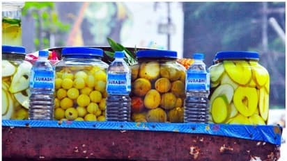 ഉപ്പും വിനാഗിരിയും ചേർത്ത് തയ്യാറാക്കുന്ന പഴം, പച്ചക്കറി വിൽക്കരുത്; കോഴിക്കോട് കോർപ്പറേഷന്റെ ഉത്തരവ്