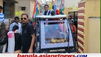 হুডখোলা টোটোতে তৃণমূলের প্রার্থী, পুরভোটের প্রাক্কালে এবার নয়া চমক চাপদানিতে