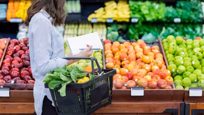 Diabetes Diet: പ്രമേഹ രോഗികള്ക്ക് കഴിക്കാം ഈ പഴങ്ങളും പച്ചക്കറികളും...