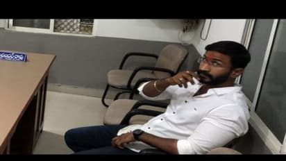 హైదరాబాద్: కొట్టుకున్న కాంగ్రెస్ విద్యార్థి సంఘం నేతలు.. గాల్లోకి లేచిన బల్లలు, కుర్చీలు