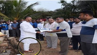 ರಾಷ್ಟ್ರ ಧ್ವಜಕ್ಕೆ ಕರ್ನಾಟಕದ ಮತ್ತೋರ್ವ ಸಚಿವ ಅಪಮಾನ, ಭುಗಿಲೆದ್ದ ಆಕ್ರೋಶ