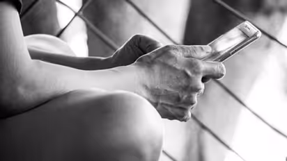 பள்ளி வகுப்பறையிலேயே உல்லாசமாக இருந்த ஆசிரியர்கள்? வைரலாகும் புகைப்படத்தால் பரபரப்பு..!