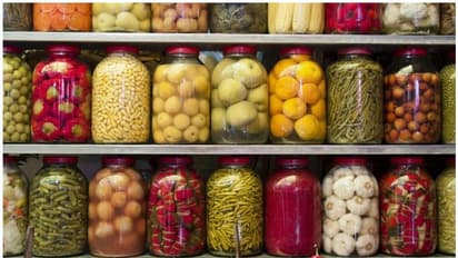 Kozhikode beach : ഉപ്പിലിട്ട വിഭവങ്ങളുടെ വില്‍പന നിരോധിച്ച നടപടിക്കെതിരെ വ്യാപാരികള്‍