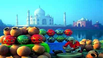 শীতের গমন আর বসন্তের আগমনে আগ্রায় চলছে তাজ উৎসবের প্রস্তুতি