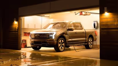 இதை கவனிக்கலையே - டெஸ்லாவுக்கு டஃப் கொடுக்க ஃபோர்டு எடுக்கும் அதிரடி முடிவு..!