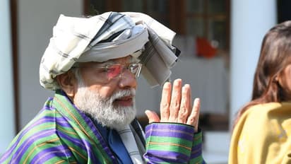 মাথায় পাগড়ি বেঁধে আফগান পোশাকে হিন্দু-শিখ প্রতিনিধিদের সঙ্গে সাক্ষাৎ মোদীর