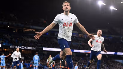Kane's double stuns Premier League leaders Manchester City as Tottenham clinch 3-2 thriller