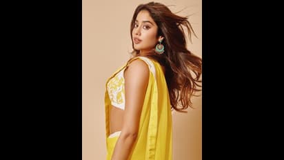 হলুদ শাড়িতে পুরো বং-স্টার, জাহ্নবীর নয়া ফোটোশ্যুটে নেটদুনিয়ায় শোরগোল