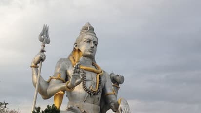 জেনে নিন কেন রাখা হয় শ্রাবণ সোমবারের উপবাস, এর গুরুত্ব কী