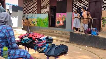 School Reopen:  സ്കൂള്‍ തുറന്നിട്ടും പടിക്ക് പുറത്ത് നില്‍ക്കേണ്ടിവരുന്ന ആനപ്പടി സ്കൂള്‍ വിദ്യാര്‍ത്ഥികള്‍