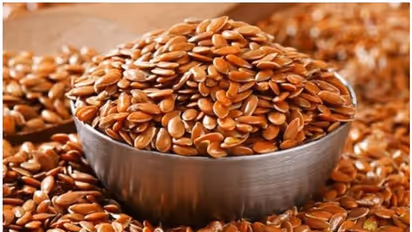 பெண்களுக்கு நன்மைகளை வாரி வழங்கும் ஆளி விதைகள்!!