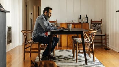 খাবার টেবিল রাখুন বাস্তু মেনে, জেনে নিন কোন দিকে খাবার খেলে সুস্বাস্থ্য বজায় থাকবে