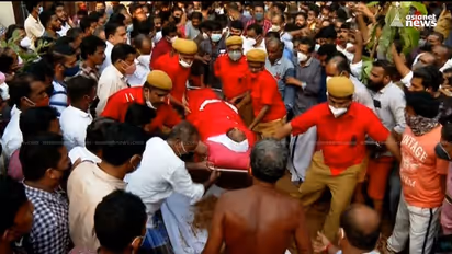 ചങ്ക് പൊട്ടി കുടുംബം, നീറുന്ന മനസോടെ അന്ത്യാഭിവാദ്യമേകി പ്രവർത്തകർ; ഹരിദാസ് ഇനി ജ്വലിക്കുന്ന ഓർമ്മ