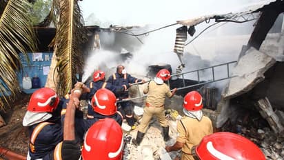 డెక్కన్  స్టోర్ లో  ముగ్గురు  కార్మికులున్నట్టు అనుమానం: సెంట్రల్ జోన్ డీసీపీ