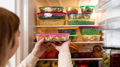 মধ্যরাতের পেটপুজোয় বাড়তে পারে ব্লাড সুগারের মাত্রা, জানুন কী ধরনের খাবার তালিকায় রাখবেন