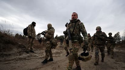 യുക്രൈനിലെ വിമത പ്രദേശങ്ങളിൽ റഷ്യൻ സൈന്യം, യുദ്ധഭീതിയിൽ ലോകം