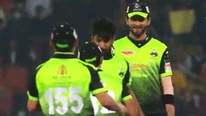 கேட்ச்சை தவறவிட்ட வீரரின் கன்னத்தில் பளார்னு அறைந்த பாக்.,பவுலர்! அதிர்ச்சியில் உறைந்த வீரர்கள்.. வைரல் வீடியோ