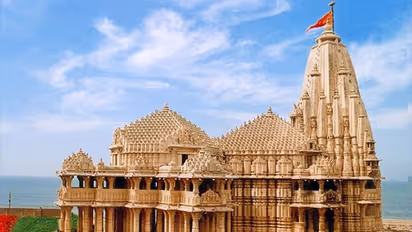 Mahashivratri 2022: इन देवता के नाम पर है गुजरात का ये प्रसिद्ध ज्योतिर्लिंग, 10 टन है इसके शिखर का भार