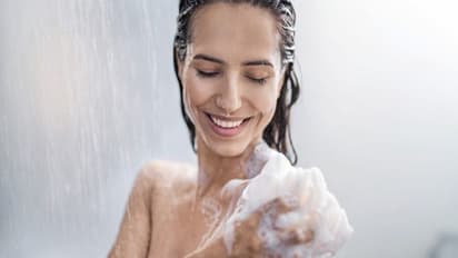 மாதவிடாய் காலத்தில் தலைக்கு குளிக்கக் கூடாது? சாஸ்திரங்கள் கூறுவது என்ன?