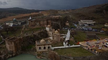 পাকিস্তানের এই প্রাচীণ শিব মন্দির আজও রহস্যময়, শিবের চোখের জলে তৈরি এই মন্দিরের জলাশয়