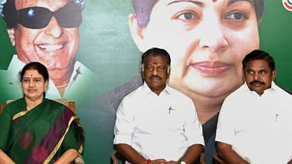 சசிகலா எண்ட்ரிக்காக காத்திருக்கும் அதிமுக..? இரட்டைத் தலைமையில் தொண்டர்கள் அதிருப்தியா..?