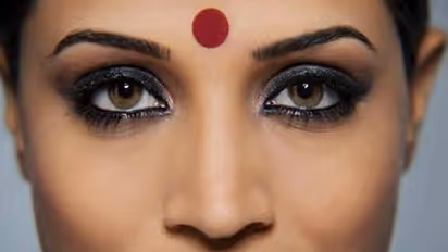 நெற்றியில் விபூதியோ குங்குமமோ இல்லாமல் இருக்க கூடாது..ஏன் தெரியுமா?