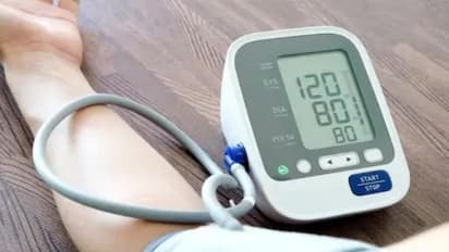 উচ্চ রক্তচাপের সমস্যায় ভুগছেন, প্রতিদিনের ডায়েটে রাখুন এই ৫ ফল