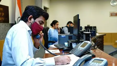 Russia Ukraine Crisis: ఉక్రెయిన్లోని భారత విద్యార్థుల రక్షణకు కేంద్రం చర్యలు.. 24/7 హెల్ప్లైన్.. సూచనలు