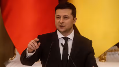 Ukraine breaks ties with Russia, will give weapons to anyone who wants to defend country