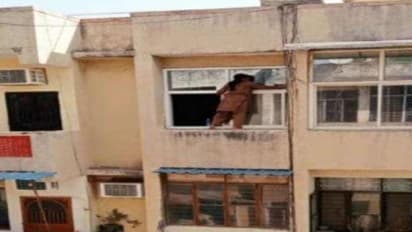 ഹോ, എന്തൊരു ധൈര്യം, നാലാം നിലയിൽ ബാൽക്കണിയിൽ ജനാല വൃത്തിയാക്കി സ്ത്രീ, ഭയന്നുപോയി എന്ന് സോഷ്യൽമീഡിയ