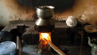 গরমকালে গ্যাসের চুলায় রান্না করা খুব কষ্টকর, কাজে লাগান এই টিপসগুলি যা সহজ করবে রান্নাঘরের কাজ