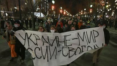 Russia Ukraine war: जेल से उठी आवाज, मैं इस युद्ध के खिलाफ, रूस में हो रहा प्रदर्शन, सैकड़ों हिरासत में