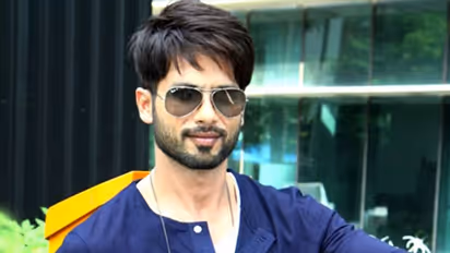 जन्मदिन के 3 दिन बाद Shahid Kapoor ने खरीदी नई लग्जरी मर्सिडीज कार, देखें आलीशान Car की पहली झलक