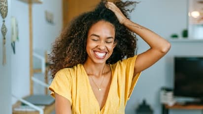 চুল পড়ার সমস্যা থেকে মুক্তি পেতে বদল করুন খাদ্যাভ্যাস, এই তিনটি খাবার ভুলেও খাবেন না