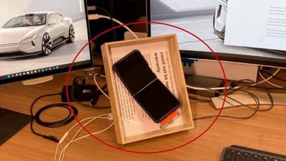 உங்க சங்காத்தமே வேணாம் - கடுப்பில் போனை Frame செய்து மாட்டிய சாம்சங் வாடிக்கையாளர்