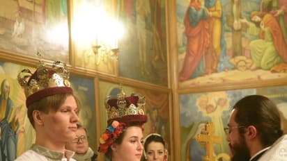 Russia Ukraine Crisis :యుద్ధ సైరన్లే...పెళ్లి బాజాలుగా ఒక్కటైన జంట... ‘చనిపోయే ముందు కలిసుండాలనుకుంటున్నాం’..