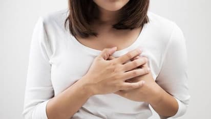Heart Attack Symptoms in Women : സ്ത്രീകളിലെ ഹൃദയാഘാത ലക്ഷണങ്ങൾ; ശരീരം നൽകുന്ന ഈ മുന്നറിയിപ്പുകൾ അവഗണിക്കരുത്