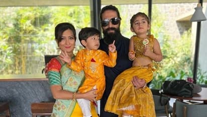 KGF2 ಯಶಸ್ಸಿನ ಖುಷಿಯಲ್ಲಿ ಯಶ್; ಮಕ್ಕಳ ಜೊತೆ ಸಮುದ್ರತೀರದಲ್ಲಿ ಆಟವಾಡುತ್ತಿರುವ ರಾಕಿಂಗ್ ದಂಪತಿ