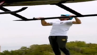 Weird Video: उड़ते हेलीकॉप्टर पर युवक ने बनाया अनोखा रिकॉर्ड, देखें वीडियो