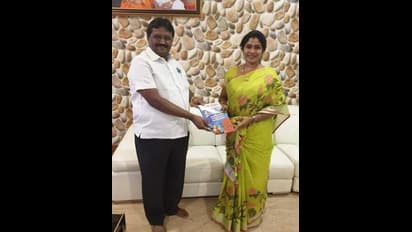 "பொண்டாட்டிக்கு சீட்டு வேணும்னா கேட்டு வாங்கு..” திமுக மேடையில் உட்கட்சி உள்குத்து.. பரபரப்பு வீடியோ...